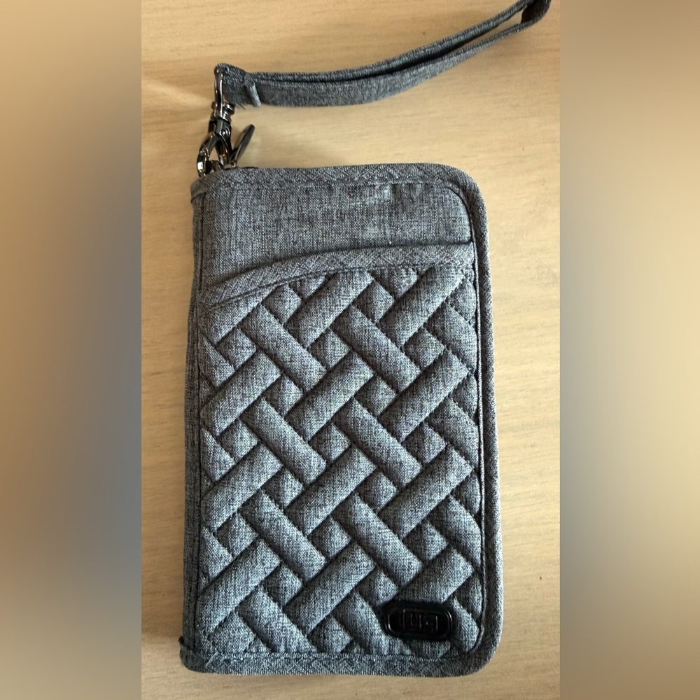 NWOT Lug tandem Zip Travel Wallet - Heather Grey